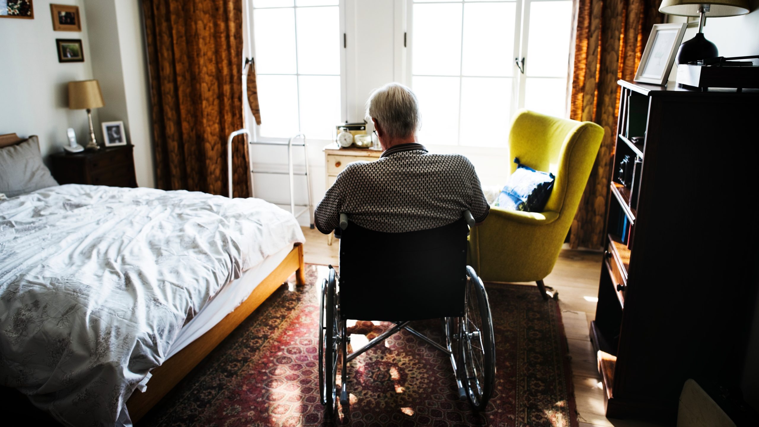 Anziani e casa: come organizzarla in presenza di malattie degenerative?