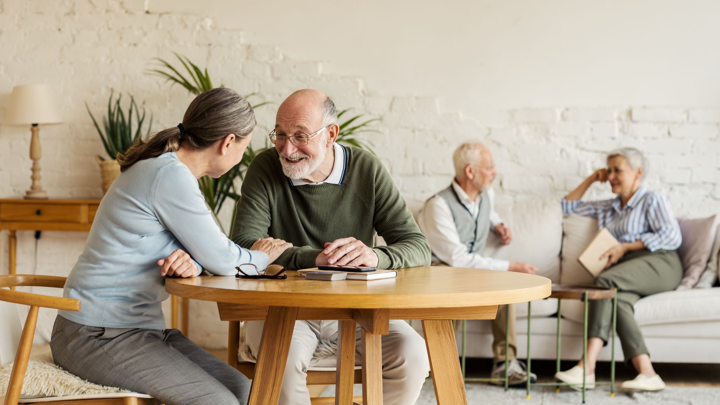 Come favorire il dialogo e l’ascolto con gli anziani a casa e in Rsa