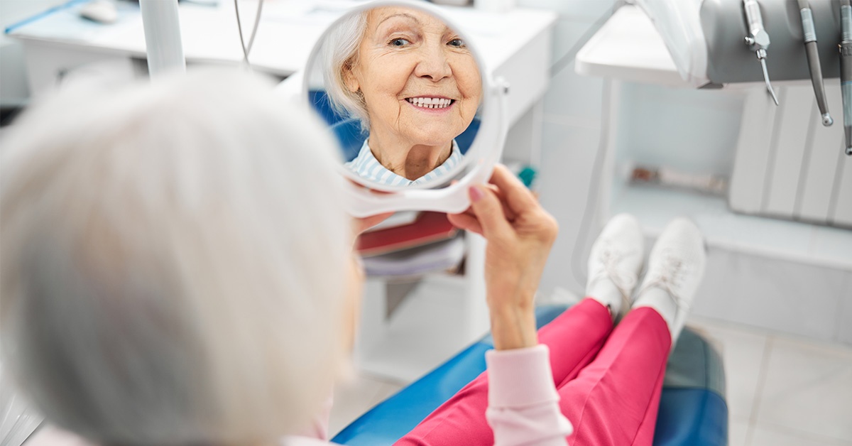 Senior e igiene orale: la prevenzione parte anche dai denti