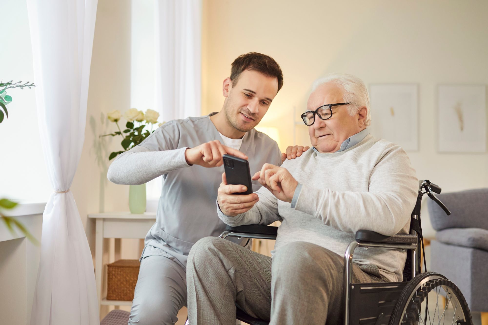 Nonni e smartphone: come configurare il telefono per renderlo davvero facile