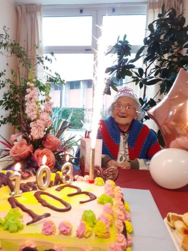 compleanno 103 anni eugenia teresa conti RSA Villa Angela-torta
